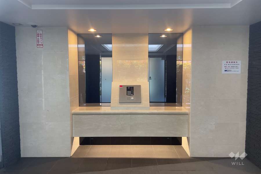 エントランスはオートロック付きです。