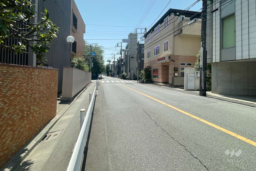 敷地南西側の前面道路