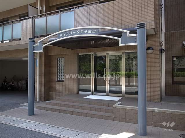アーチの付いたエントランス