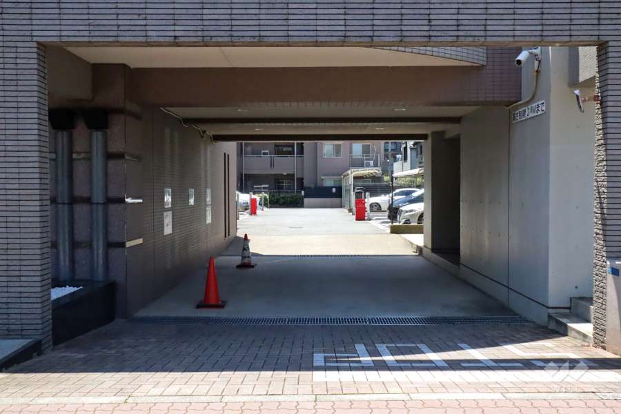 駐車場の出入り口・敷地内駐車場（屋外機械式）