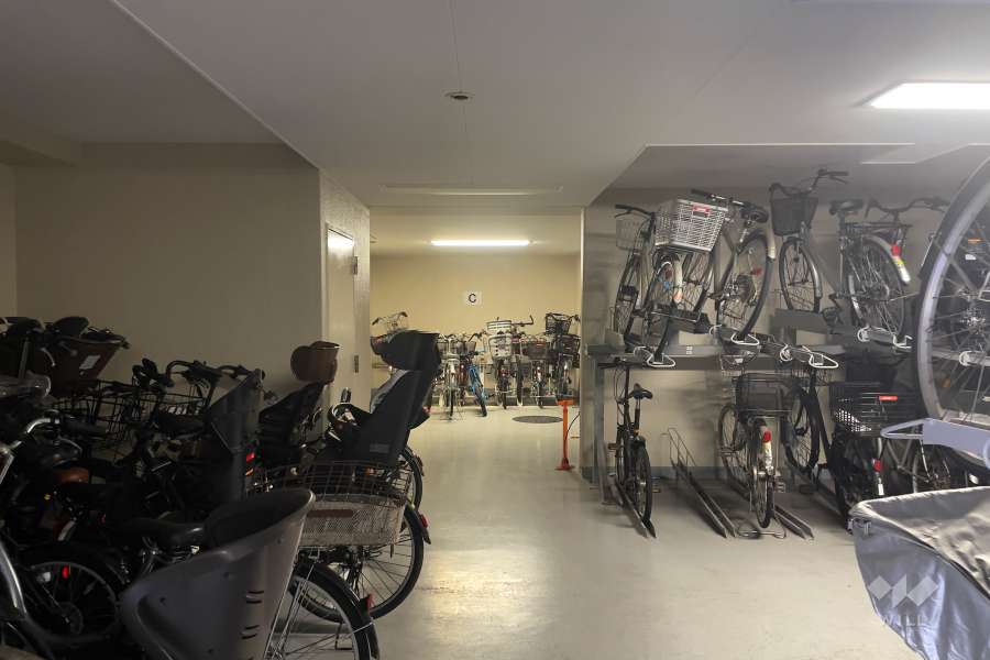 屋内に設けられた駐輪場
