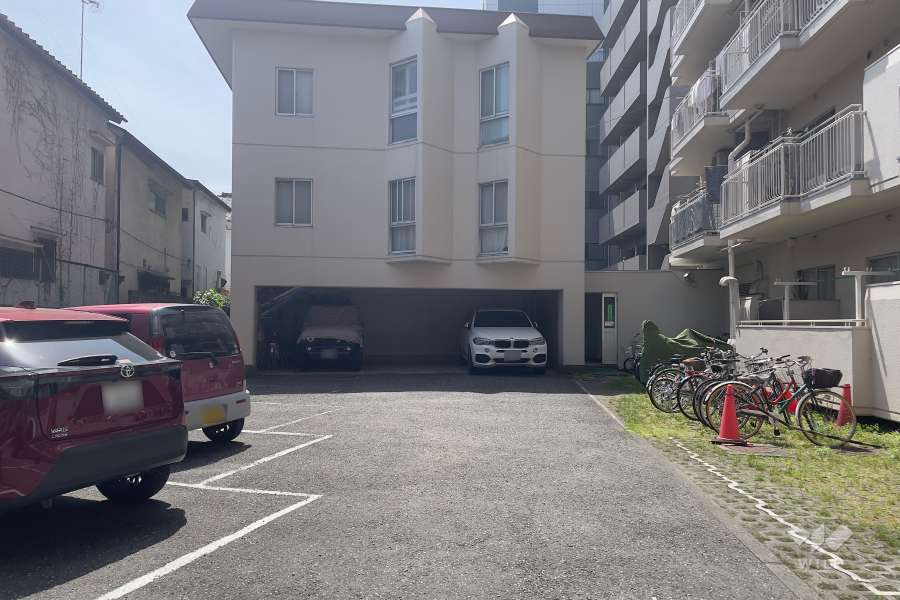 敷地内駐車場（屋外平面式・屋内平面式）