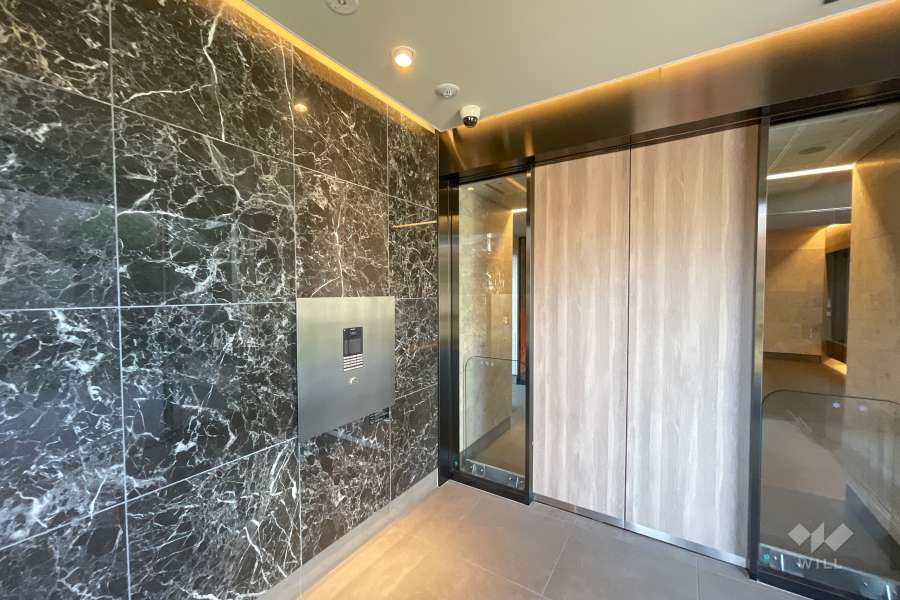 エントランスはオートロック付きです。