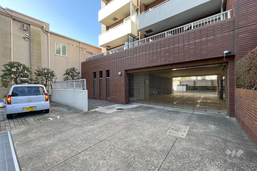 駐車場の出入り口（リングシャッター付き）　　