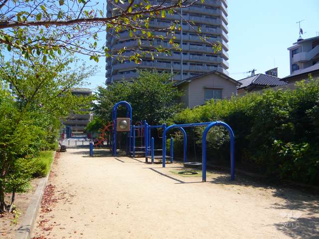 敷地に隣接して公園があります。