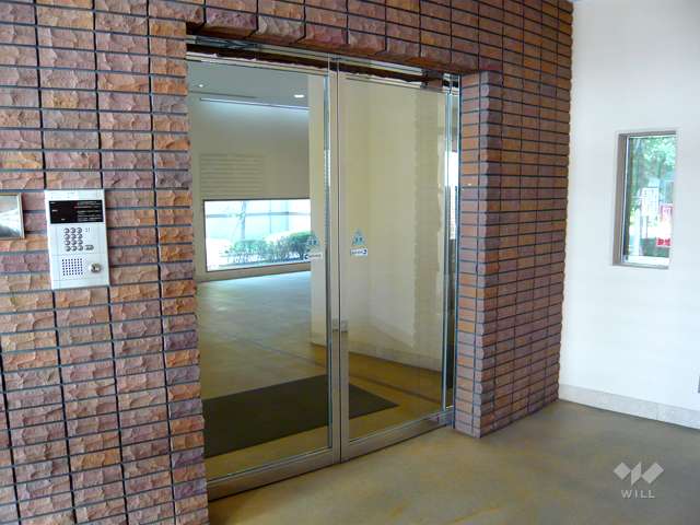 エントランスはオートロック付きです。