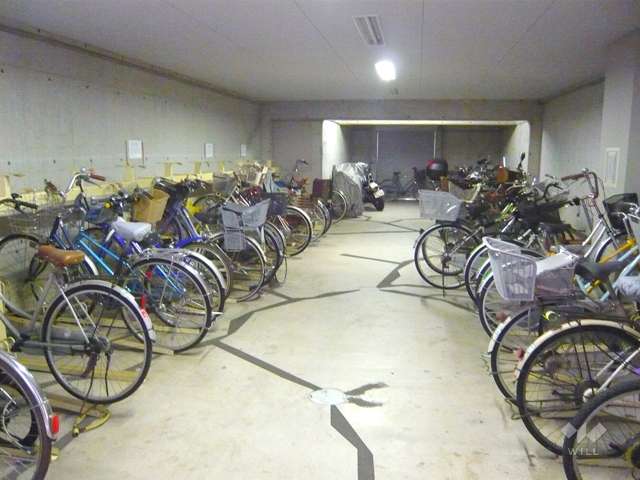 屋内にある駐輪場