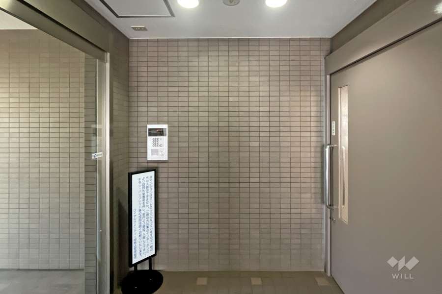 エントランスはオートロック付きです。