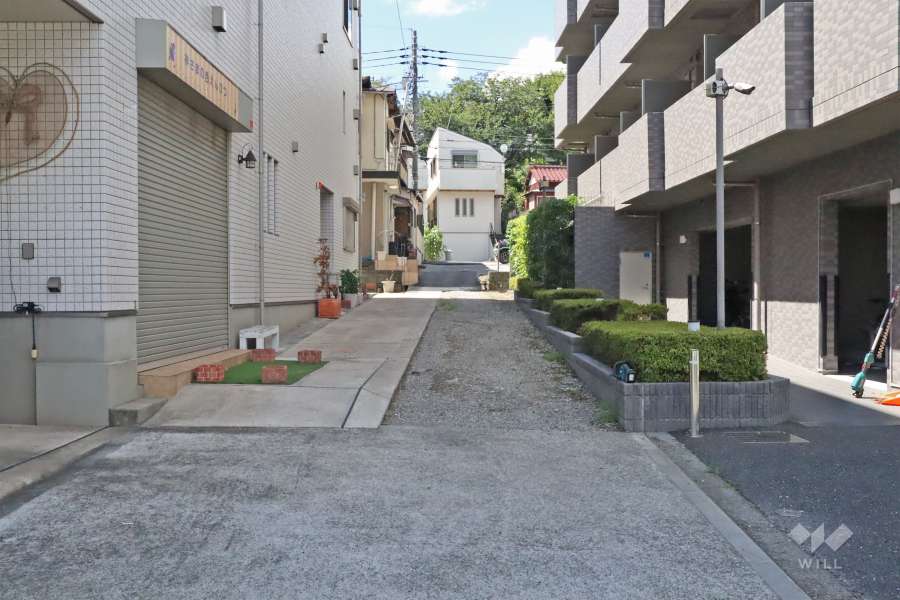 敷地南東側の通路（北東側から）