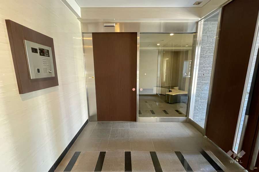 エントランスはオートロック付きです。