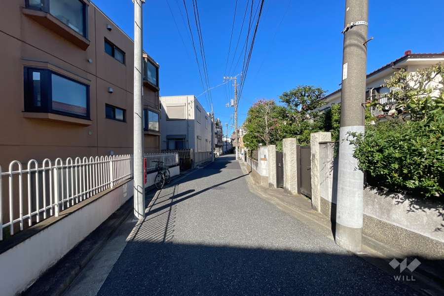 敷地北東側の前面道路