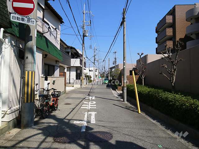 敷地北側の前面道路