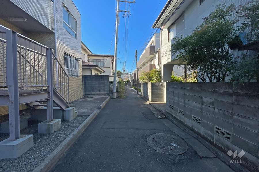 敷地北西側の前面道路