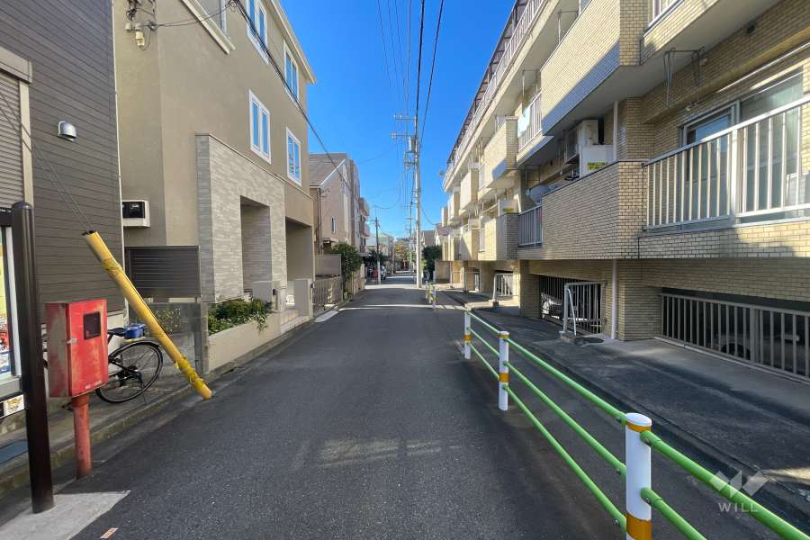 敷地南東側の前面道路