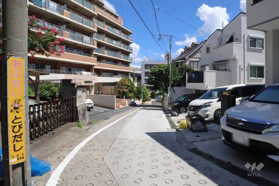 敷地南東側の前面道路