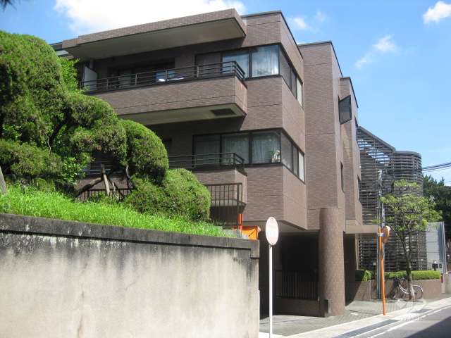 レジオン甲子園口の外観（南東側から）