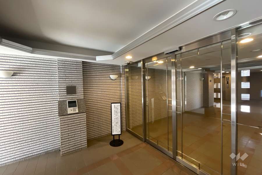 エントランスはオートロックです。