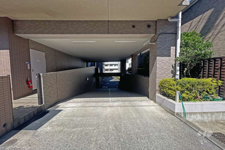 駐車場の出入り口