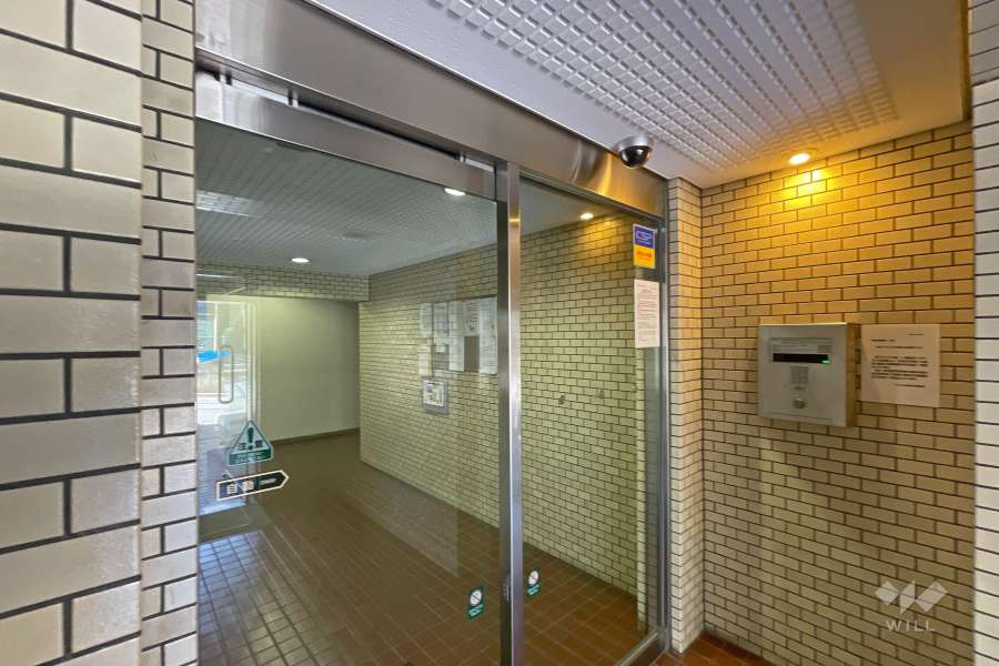 エントランスはオートロック付きです。