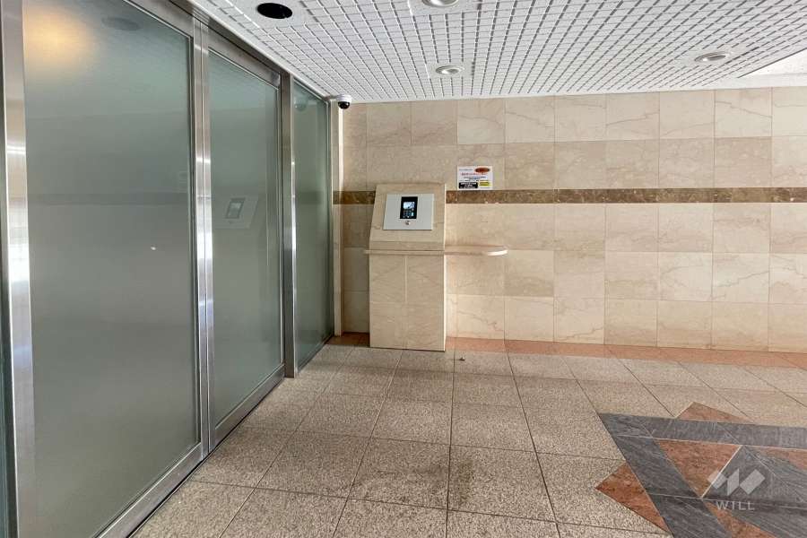 エントランスはオートロック付きです。