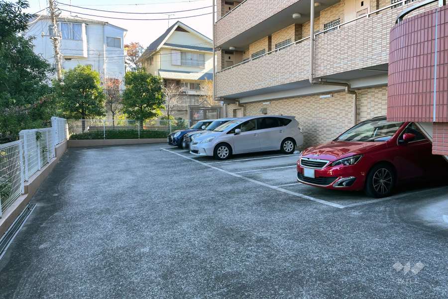 敷地内駐車場（屋外平面式）
