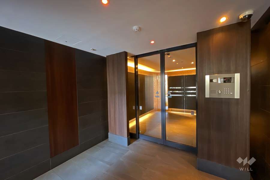 エントランスはオートロック付きです。