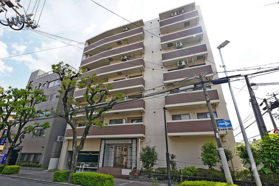 ランデージ市役所通りの外観（西側から）