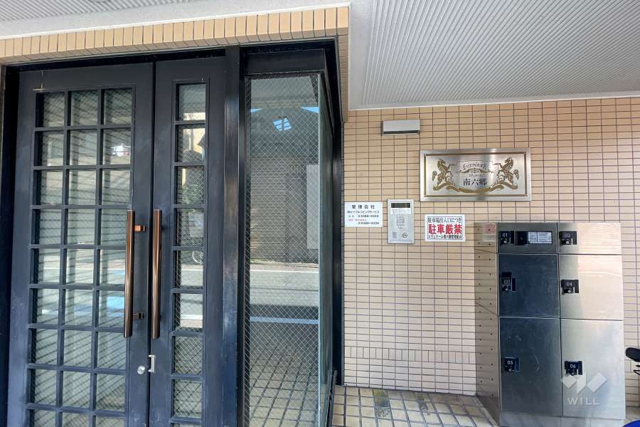 エントランスはオートロック付きです。