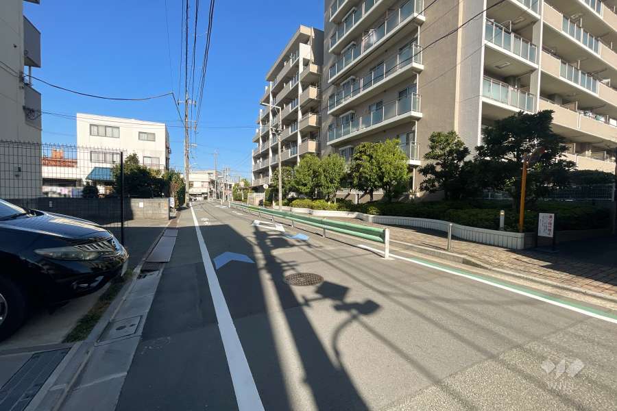 敷地東側の前面道路