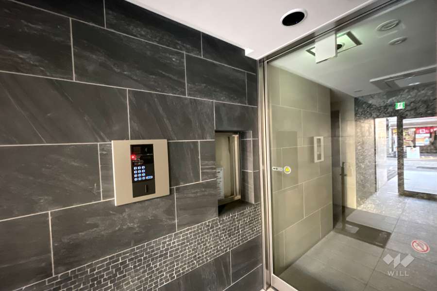 エントランスはオートロック付きです。