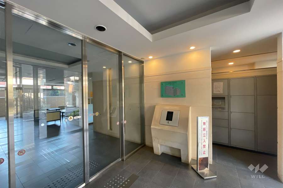 エントランスはオートロック付きです。