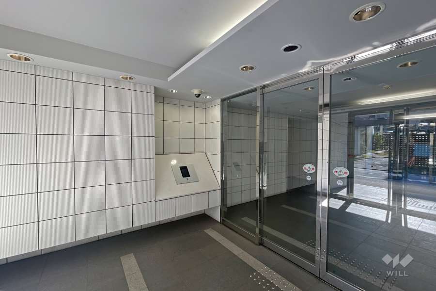 エントランスはオートロック付きです。