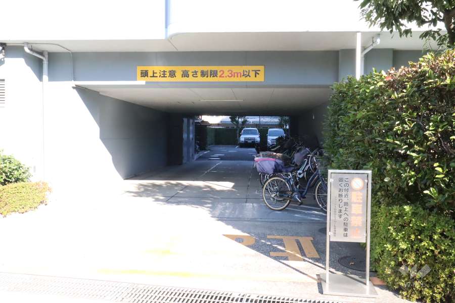 駐車場の出入り口