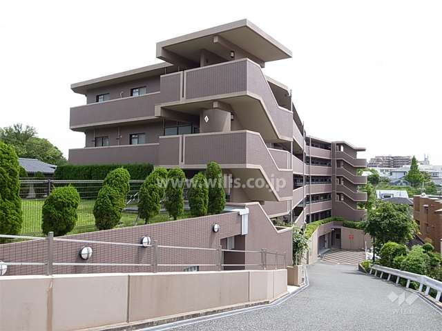 ファミール甲陽園の外観（北東側から）