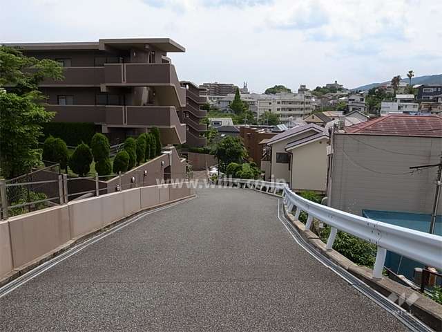 駐車場へのアプローチ