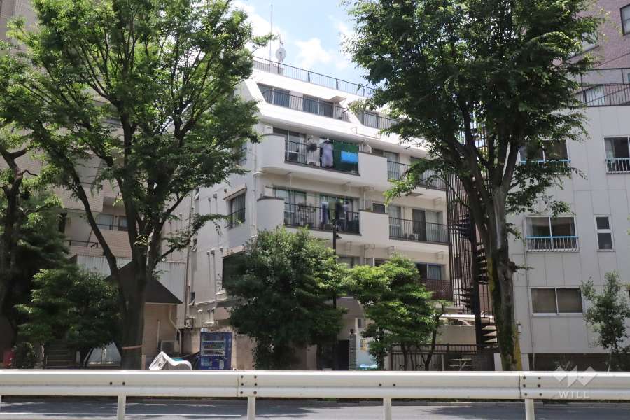 ワコー洗足マンションは環七通り沿いにあります。