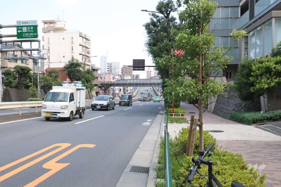 敷地北東側の前面道路　