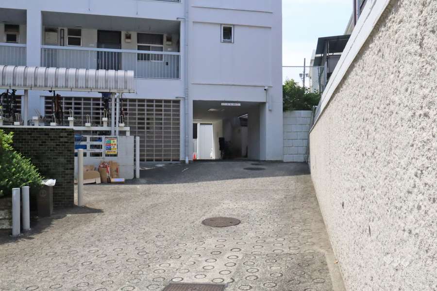 駐車場の出入り口