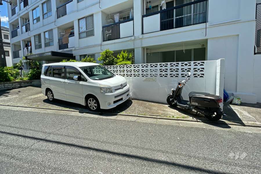 敷地内駐車場（屋外平面式）