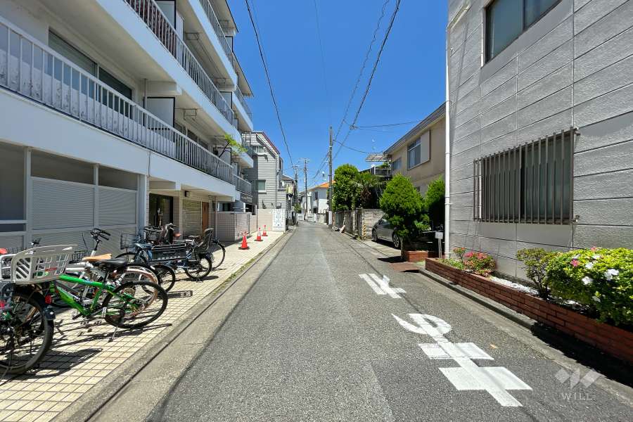 敷地東側の前面道路