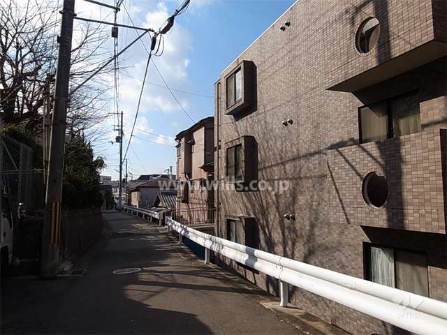 敷地の東側も接道しています。