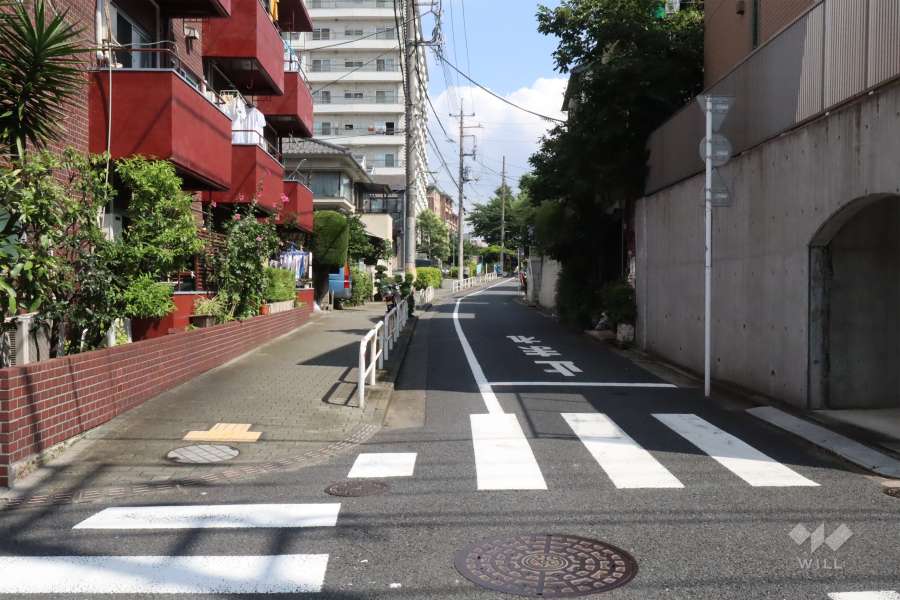 敷地東側の前面道路