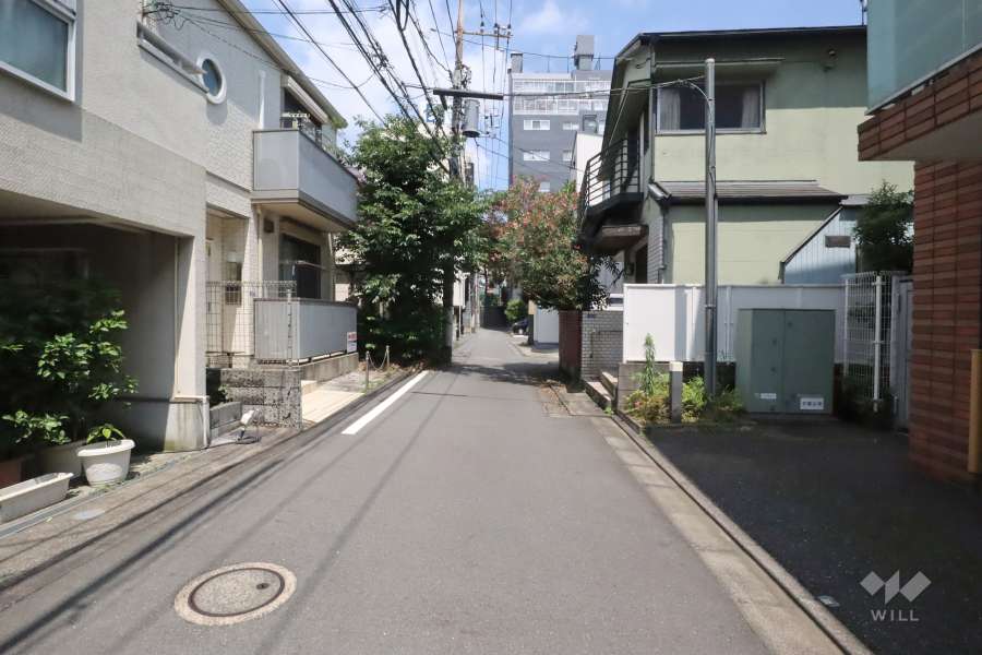 敷地西側の前面道路　