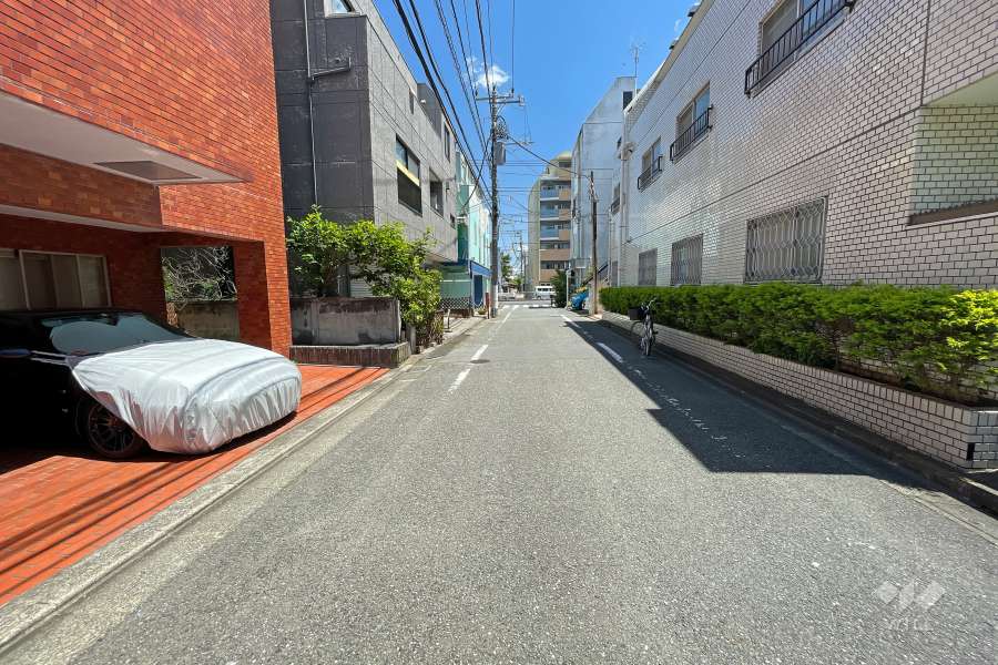 敷地南側の前面道路