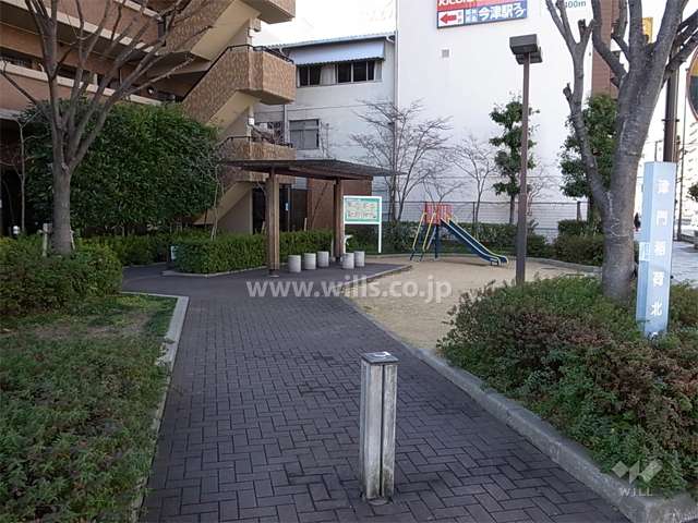 敷地に隣接して公園があります。