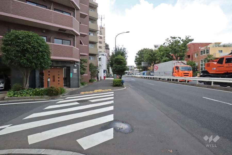 敷地北東側の前面道路（環状七号線）