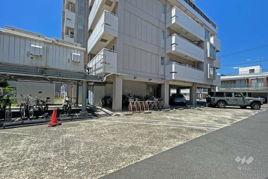 敷地内駐車場（屋外・屋内平面式）と駐輪場