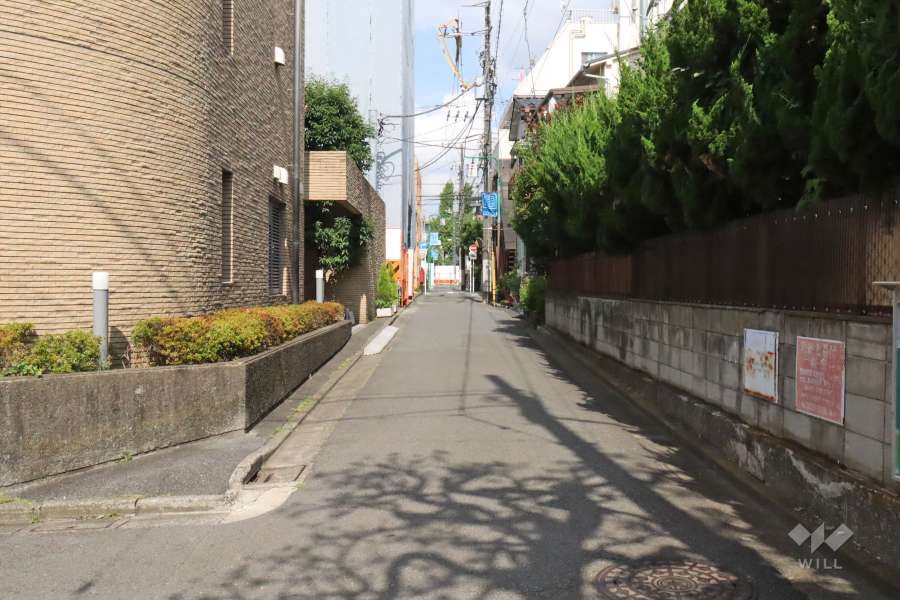 敷地北側の前面道路