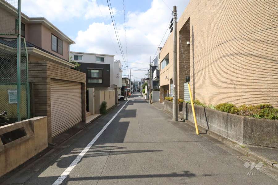 敷地東側の前面道路