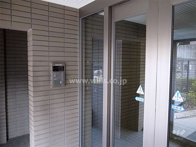 エントランスはオートロック付きです。